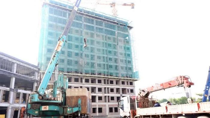  Tòa CT3B, theo cam kết đến hết quý II/2026 phải hoàn thành phần kết cấu tầng 22, hiện mới thi công đến tầng 14. (Ảnh: PHAN QUỲNH) 