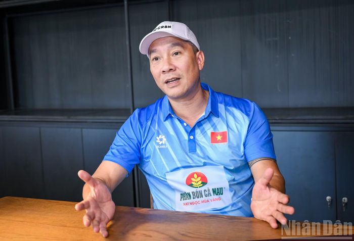 Huấn luyện viên trưởng Nguyễn Tuấn Kiệt của đội tuyển bóng chuyền nữ Việt Nam. (Ảnh: THÀNH ĐẠT)