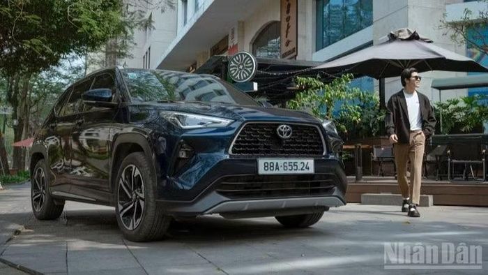 Trong tháng 5/2026, Yaris Cross vươn lên dẫn đầu doanh số của TMV với 1.430 xe bán ra, tiếp tục khẳng định sức hút trong phân khúc SUV đô thị nhờ thiết kế hiện đại, khả năng vận hành linh hoạt và nhiều công nghệ an toàn tiên tiến.