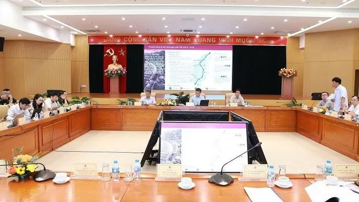 Toàn cảnh cuộc họp Hội đồng thẩm định điều chỉnh quy hoạch tỉnh Khánh Hòa thời kỳ 2021-2030, tầm nhìn đến năm 2050. (Ảnh: Lan Hương)