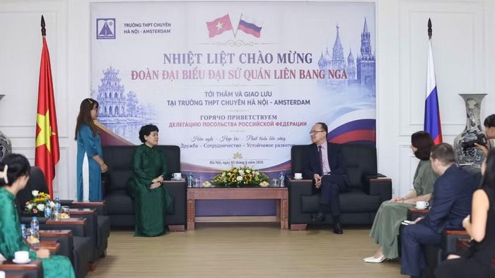Quang cảnh cuộc gặp gỡ và giao lưu. (Ảnh: THANH TÙNG)