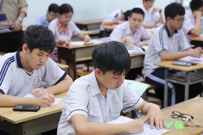 Thí sinh dự thi sáng 2-6