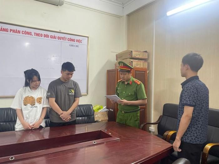 2 chủ cửa hàng thời trang bị khởi tố