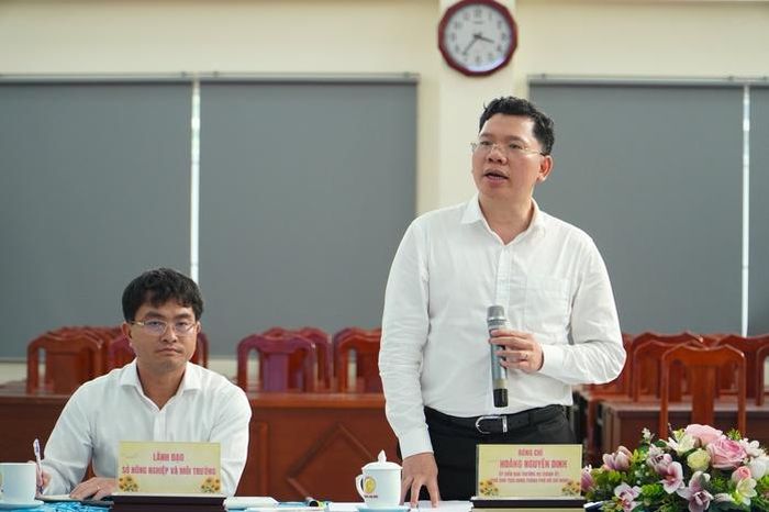 Phó Chủ tịch UBND TPHCM Hoàng Nguyên Dinh làm việc với UBND phường Bình Trưng cùng các sở, ngành và nhà đầu tư về tiến độ công tác bồi thường, giải phóng mặt bằng tại dự án Khu liên hợp Thể dục thể thao Quốc gia Rạch Chiếc hồi tháng 4-2026.