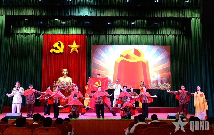  Phần thi tuyên truyền viên trẻ của Trung tâm huấn luyện chuyên môn kỹ thuật nghiệp vụ. 