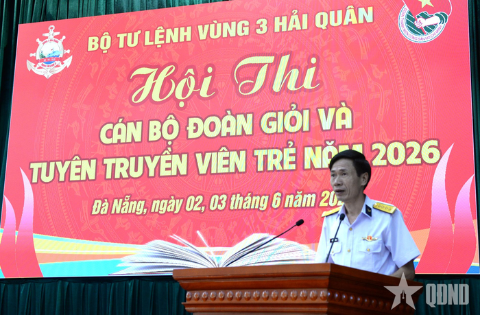  Đại tá Phạm Đình Thành, Phó chính ủy Vùng 3 Hải quân phát biểu khai mạc. 