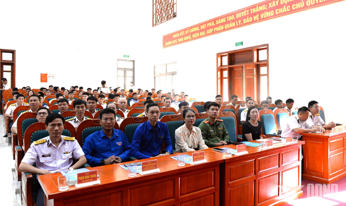  Các đại biểu dự khai mạc. 