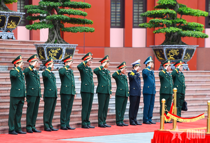 Đoàn đại biểu Bộ Quốc phòng Việt Nam tại lễ đón.