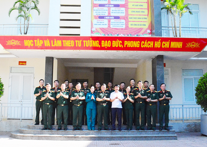 Đoàn kiểm tra thăm, kiểm tra và nắm tình hình hoạt động CTĐ, CTCT và một số nội dung công tác quân sự 6 tháng đầu năm 2026 tại Ban CHQS phường Thành Sen (Bộ CHQS tỉnh Hà Tĩnh).