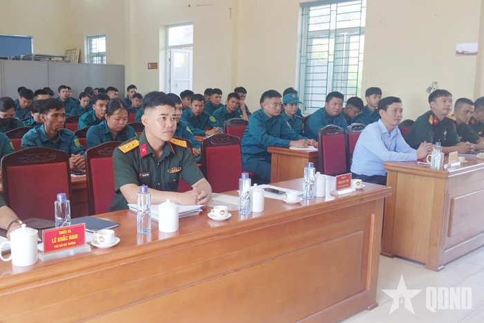 Các đại biểu dự khai mạc. 