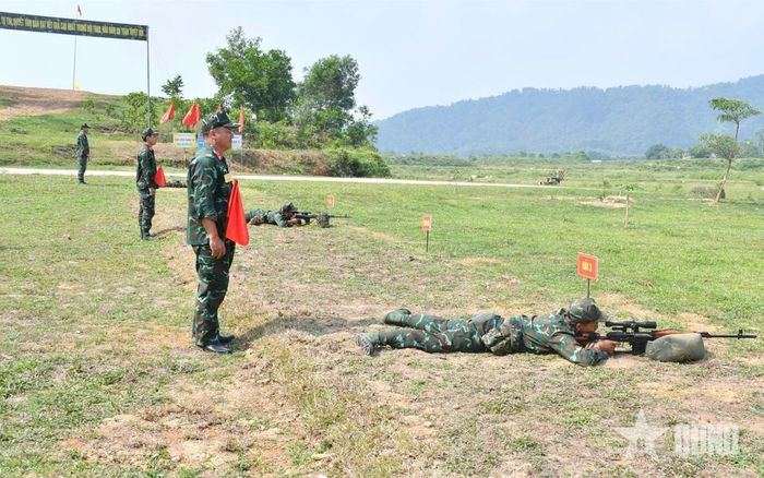 Các thí sinh tranh tài.