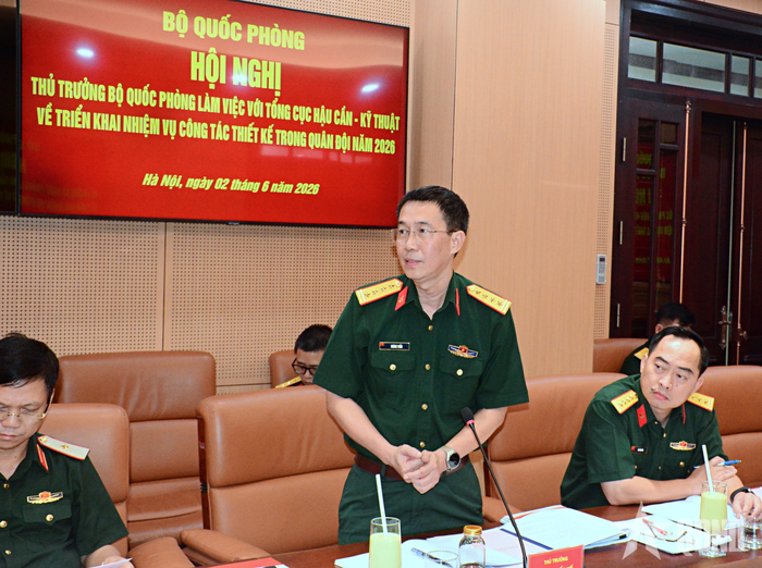Lãnh đạo Viện Thiết kế báo cáo kết quả thực hiện nhiệm vụ công tác thiết kế trong Quân đội.