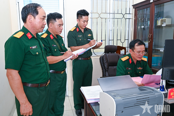 Thực hành kiểm tra hệ thống sổ sách của đơn vị.