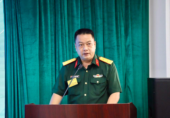  Trung tá Nguyễn Đức Thắng, Chỉ huy trưởng Ban CHQS phường Cửa Nam thông tin các nội dung diễn tập tác chiến trong khu vực phòng thủ phường năm 2026. 
