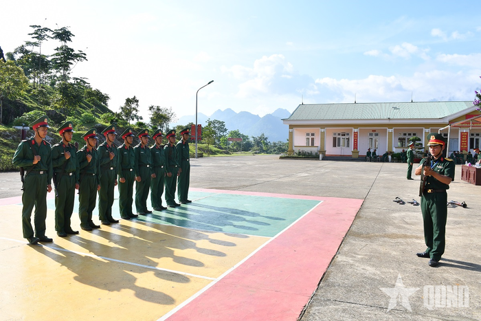 Nội dung huấn luyện điều lệnh đội ngũ có súng.