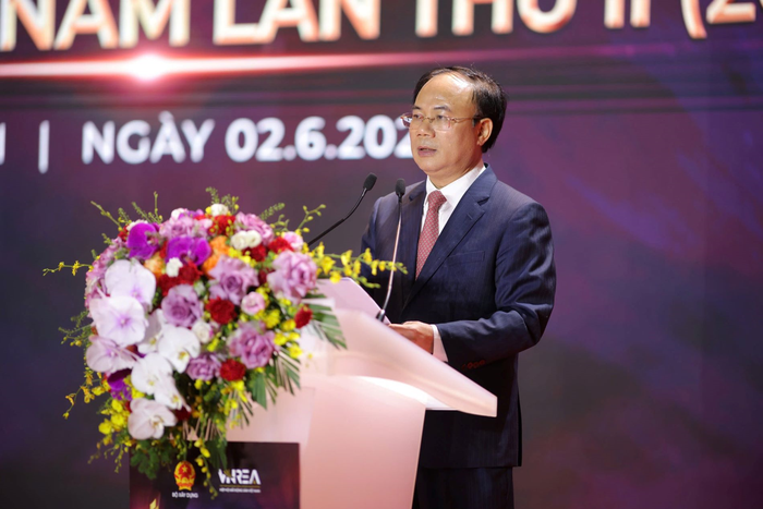 Thứ trưởng Bộ Xây dựng Nguyễn Văn Sinh phát biểu tại lễ trao giải.