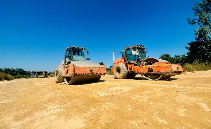 Công trình cầu Văn Ly và đường dẫn đang đẩy nhanh tiến độ.