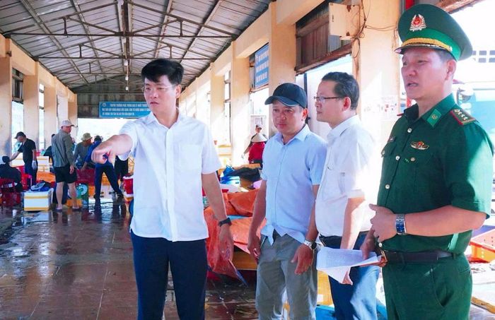 Phó Chủ tịch Đỗ Tâm Hiển kiểm tra công tác chống khai thác IUU.