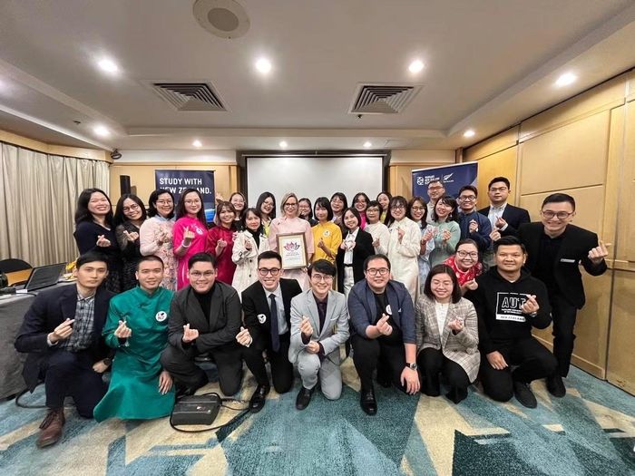 Thùy Nhung tham dự buổi gặp mặt cùng Phó Đại sứ và các Học giả Manaaki New Zealand 2025, trước khi lên đường sang New Zealand học tập.