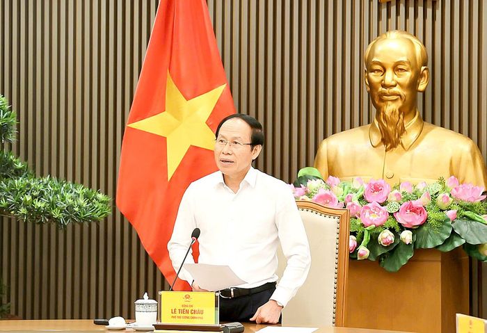  Phó Thủ tướng Lê Tiến Châu chủ trì họp về tiến độ triển khai tổng rà soát hệ thống văn bản quy phạm pháp luật, ngày 27-5. Ảnh: TTXVN 
