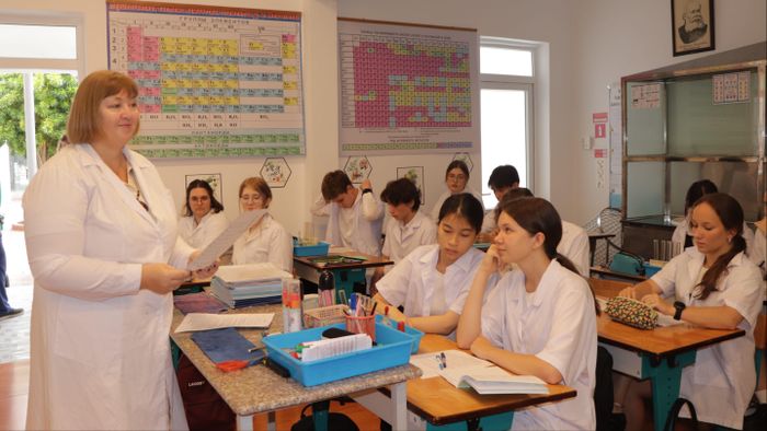 Một tiết học của giáo viên và học sinh tại trường học ở “làng Nga”