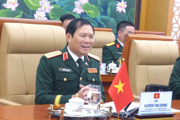 Đại tướng Nguyễn Tân Cương phát biểu tại hội đàm. Ảnh: TRẦN BÌNH