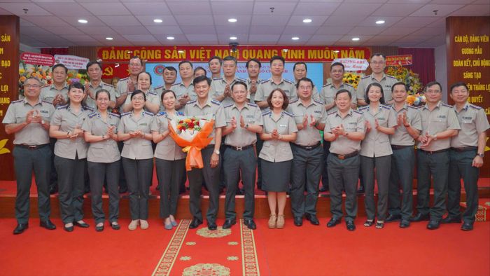 Tập thể Thi hành án dân sự TPHCM chúc mừng tân Phó Trưởng Thi hành án dân sự TPHCM