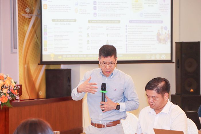  Ông Nguyễn Minh Tiến, Giám đốc Trung tâm Xúc tiến thương mại nông nghiệp nêu ý kiến 