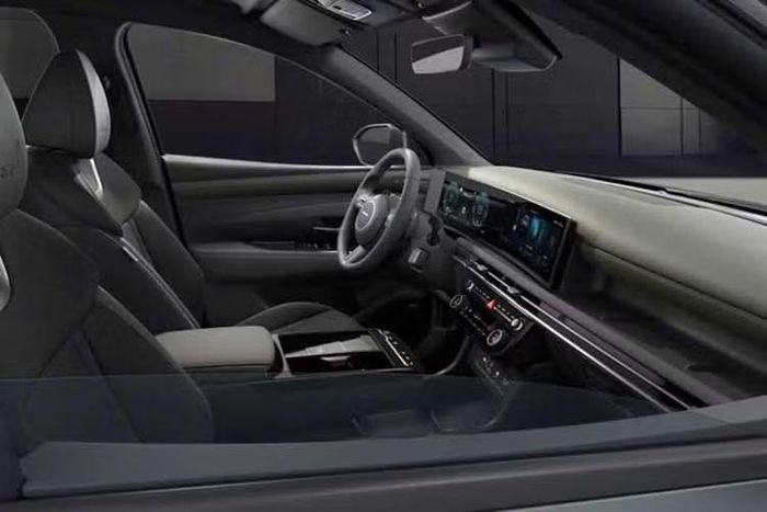 Cụ thể, Hyundai Tucson Hybrid SE FWD 2026 có giá từ 32.550 USD, đã bao gồm phí vận chuyển. Trong khi đó, Hyundai Tucson Hybrid SEL FWD 2026 có giá khởi điểm 34.000 USD. Cả hai đều rẻ hơn 1.500 USD so với phiên bản dẫn động bốn bánh tương ứng.
