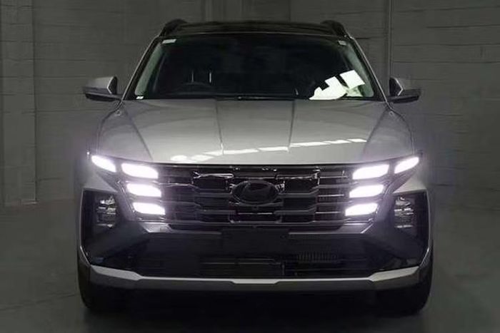Hiện giá bán cụ thể của Hyundai Tucson Hybrid ở Việt Nam vẫn chưa được công bố. Tuy nhiên, nhân viên tư vấn bán hàng tại đại lý cho biết xe sẽ có giá bán khoảng trên 1 tỷ đồng.