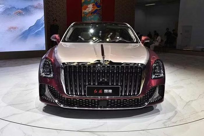 Mức giá bán này đồng nghĩa với việc khách hàng Nga phải trả gần gấp đôi số tiền để sở hữu mẫu xe sedan hạng sang cao cấp này. Hongqi Guoya 2026 mới cũng trở thành mẫu xe Trung Quốc mới có giá bán cao nhất từng được phân phối tại thị trường Nga.