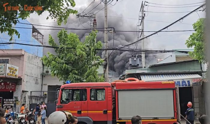 Sau khoảng hơn 30 phút đám cháy được dập tắt