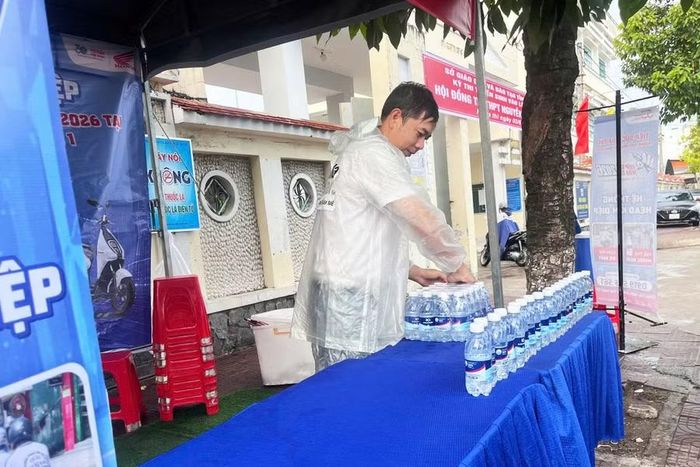 Đa dạng các hoạt động hỗ trợ, tiếp sức thí sinh và phụ huynh trong suốt thời gian diễn ra kỳ thi.