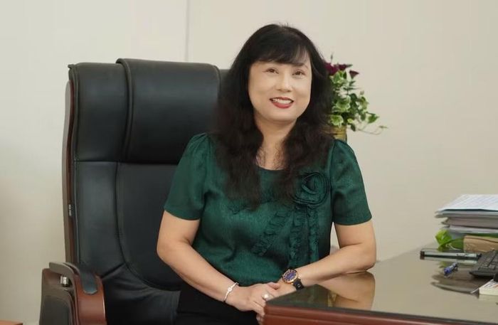 Nhà giáo Phạm Thúy Hằng – Phó Bí thư Đảng ủy, Phó Hiệu trưởng Trường THPT chuyên Nguyễn Huệ.