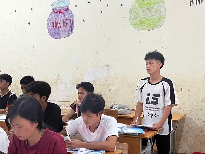 Trên lớp, Giàng Công Mống là học sinh luôn tích cực phát biểu ý kiến.