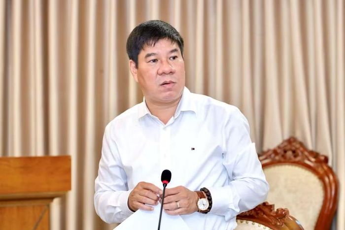 Ông Huỳnh Văn Chương, Cục trưởng Cục Quản lý chất lượng (Bộ GD&amp;ĐT) báo cáo tại hội nghị.