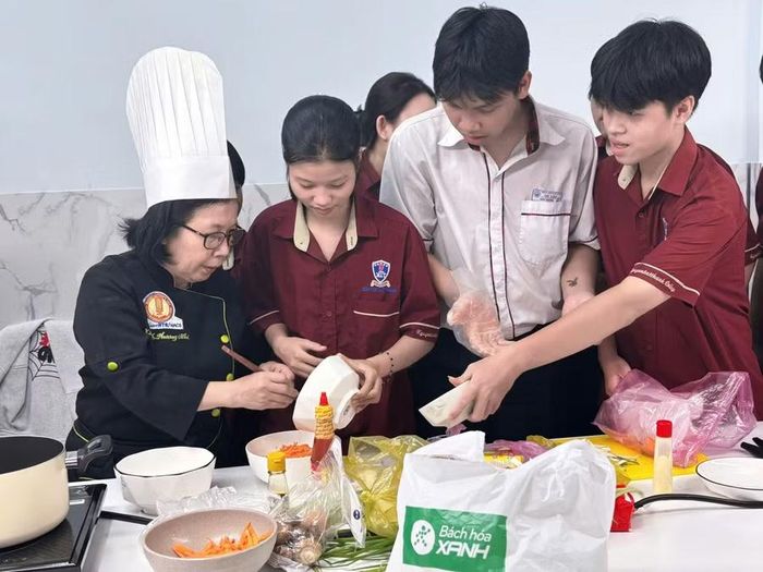 Một buổi thực hành của sinh viên Trường Trung cấp Nguyễn Tất Thành.