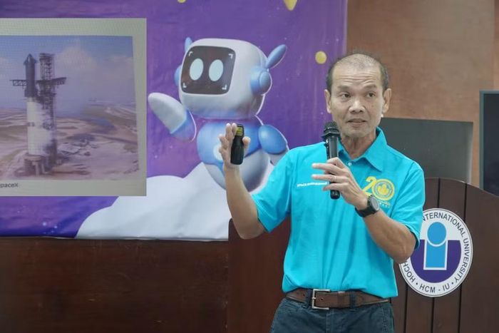 GS Bruce Vũ, thỉnh giảng trong lĩnh vực kỹ thuật hàng không - vũ trụ và vật lý ứng dụng tại Trường Đại học Quốc tế (Đại học Quốc gia TP HCM) theo diện thu hút giáo sư đầu ngành. Ảnh: Mạnh Tùng.