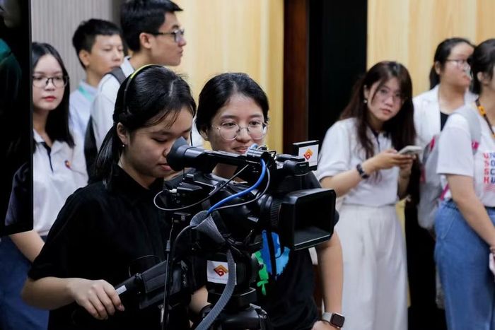 Sinh viên Trường Đại học Khoa học xã hội và Nhân văn (Đại học Quốc gia TPHCM) trong giờ thực hành. Ảnh: NTCC.