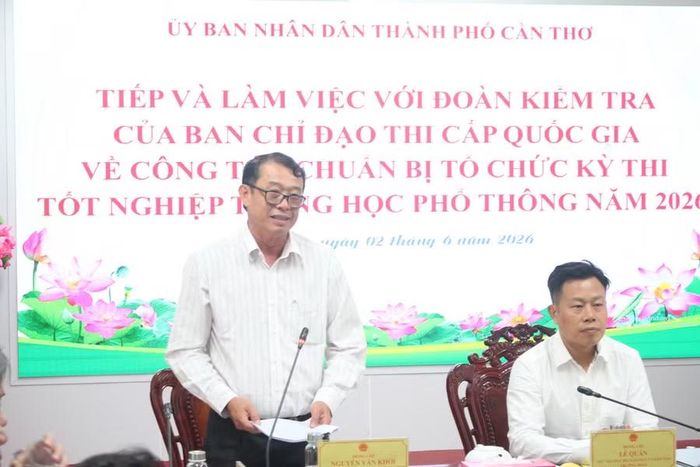 Ông Nguyễn Văn Khởi, Phó Chủ tịch UBND thành phố, Trưởng Ban Chỉ đạo thi phát biểu tại buổi làm việc.