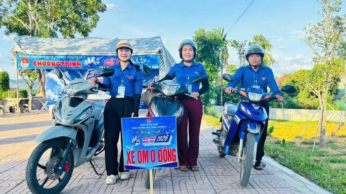 Đội tình nguyện tiếp sức mùa thi năm 2026 Đoàn thanh niên Trường THPT Thanh Chương 3 (Cát Ngạn, Nghệ An).
