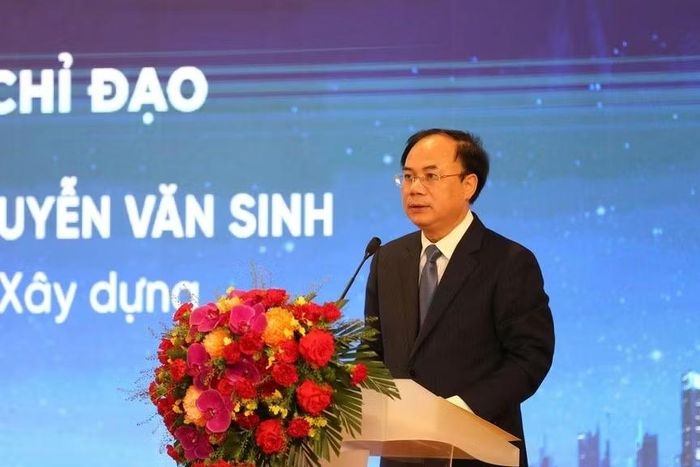 Thứ trưởng Bộ Xây dựng Nguyễn Văn Sinh phát biểu tại diễn đàn,