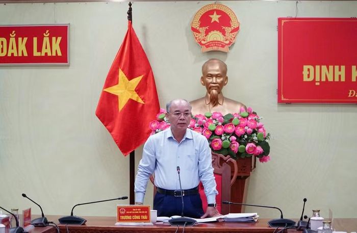 Phó Chủ tịch UBND tỉnh Đắk Lắk Trương Công Thái chủ trì họp báo định kỳ. (Ảnh: TT)