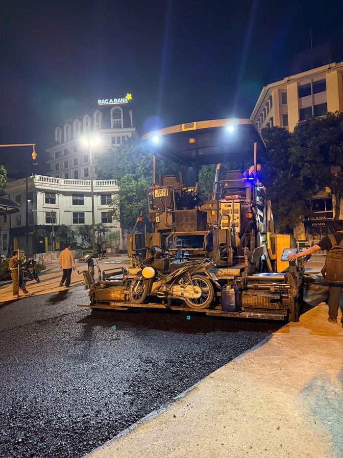 Trung tâm quản lý hạ tầng kỹ thuật thành phố Hà Nội (Sở Xây dựng) cho biết, tính đến hết đêm 31/5, trên các tuyến Lê Phụng Hiểu, Lý Thái Tổ, Nhà hát lớn, cổng Ngân hàng Nhà nước, Phan Chu Trinh, Lý Thường Kiệt, Hai Bà Trưng, Tràng Thi, Quán Sứ, việc đặt cống đã hoàn thành, mặt đường đã được hoàn trả.