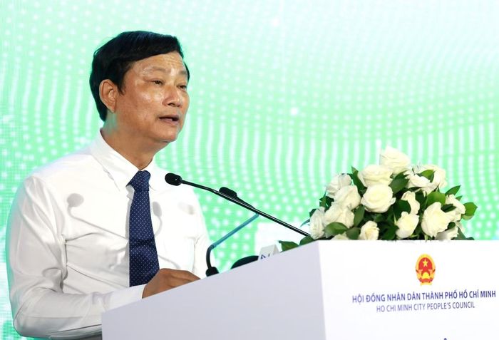 Chủ tịch HĐND TPHCM Võ Văn Minh phát biểu tại hội thảo. Ảnh: Ngô Tùng