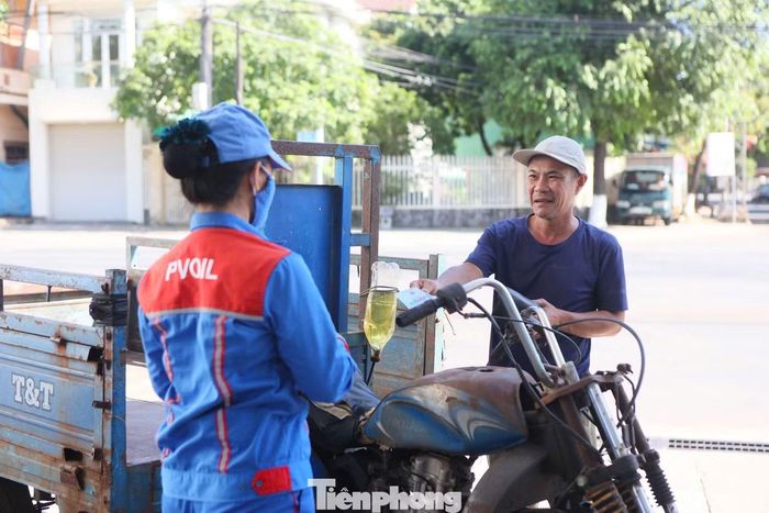 Người dân tỉnh Quảng Ngãi có phản hồi tích cực đối với xăng sinh học E10.