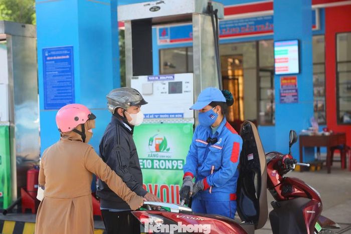 Do triển khai sớm, người dân cũng đã quen với xăng sinh học E10.
