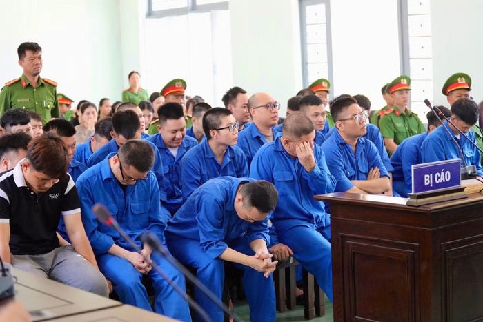 Các bị cáo tại phiên tòa xét xử.