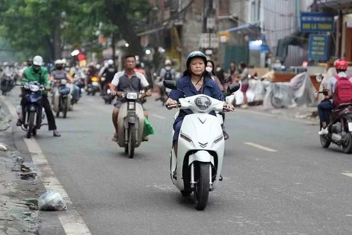 Người dân trong Vành đai 1 được hỗ trợ 5 triệu đồng khi chuyển đổi phương tiện xanh.
