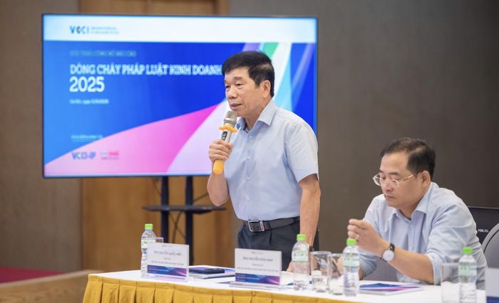 Đại diện cộng đồng doanh nghiệp nêu ý kiến.